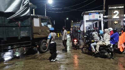 Aksi Sigap Polisi Jaga Keamanan Pelabuhan Lembar Hingga Dini Hari