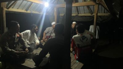 Cuaca Ekstrem Tak Halangi Polisi Jaga Warga Lembar, Lombok Barat