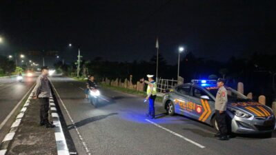 Patroli Blue Light Intensif di BIL, Polsek Kediri Jamin Keamanan Pengguna Jalan