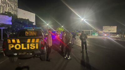 Tingkatkan Keamanan, Polsek Kuripan Gelar Patroli Gabungan di Jam Rawan