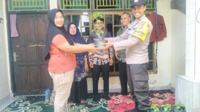 Bhabinkamtibmas Lelede Salurkan 180 Bibit Cabai untuk KWT Cempaka Bersatu