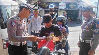 Polres Lombok Barat Gencar Tingkatkan Kesadaran Lalu Lintas Lewat Operasi Rinjani 2025