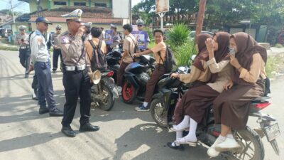 Polsek Lembar Amankan Jembatan Bakong, Himbauan Larangan Melintas Dipasang