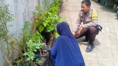 Dukungan Pangan Nasional, Polisi Ini 'Sentuh' Hati Warga Lombok Barat