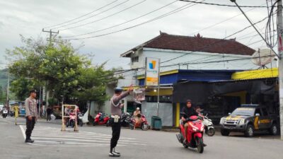 Patroli Rawan Sore Polsek Lembar, Ramadan Lebih Kondusif