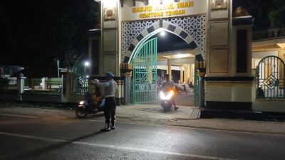 Polisi Hadir di Masjid, Sholat Tarawih di Sekotong Aman