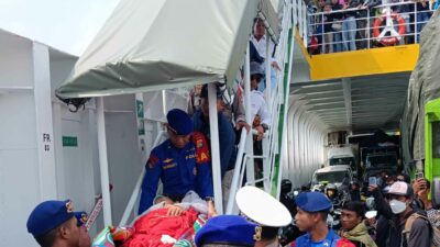 Evakuasi Darurat! Penumpang di Pelabuhan Lembar Alami Keguguran