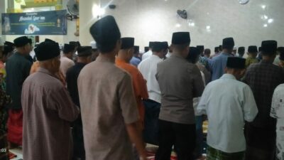 Kapolsek Kediri Pimpin Tarawih Keliling, Jaga Keamanan dan Kenyamanan Warga
