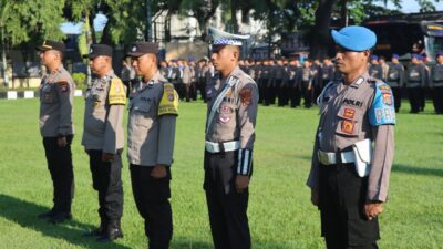 Kapolres Lombok Barat Berikan Penghargaan Kepada Personel Berprestasi, Tingkatkan Motivasi Kerja