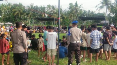 Polsek Kuripan Amankan Pagelaran Peresean dengan Profesional dan Humanis