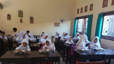 Polsek Labuapi Kawal Uji Coba Program Makan Bergizi Gratis di Lombok Barat