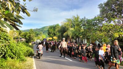 Polsek Sekotong Kawal Tradisi Adat Nyongkolan, Masyarakat Apresiasi Kehadiran Polisi