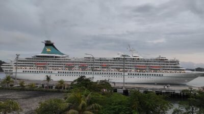 Ratusan Wisatawan Mancanegara Jelajahi Lombok, Kapal Pesiar MV Artania Sandar Mulus di Pelabu