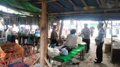 Operasi Ketupat 2025, Polisi Jaga Wisatawan di Senggigi Lombok Barat