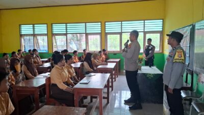 Polres Lombok Barat Sosialisasikan Bahaya Narkoba dan Pernikahan Dini di Sekolah