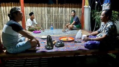 Polisi Sambangi Warga Ronda, Jaga Kamtibmas di Lombok Barat