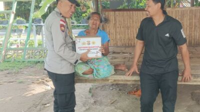 Polsek Sekotong Salurkan Bantuan Nutrisi di Dusun Sayong