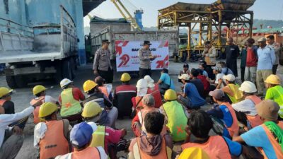 Aksi Sosial Polres Lobar Sentuh Pekerja Pelabuhan Lembar