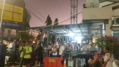 Pelabuhan Lembar Padat Wisatawan Asing, Imbas Penutupan Fast Boat Akibat Cuaca Buruk