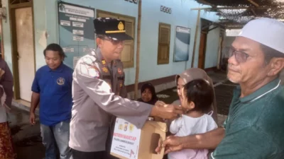 Polri Peduli Gizi: Nutrisi Mantap Hangatkan Hati Warga Labuapi