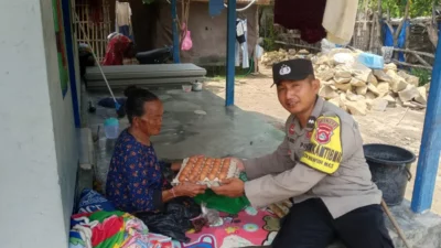 Bhabinkamtibmas Buwun Mas Hadirkan Bantuan Bergizi untuk Warga Sekotong